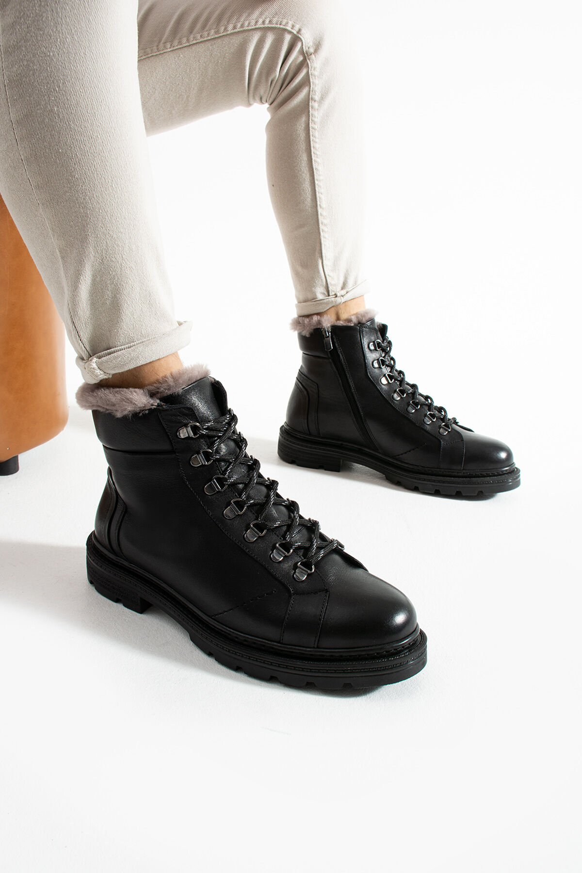 SHOEMAKER El Yapımı Siyah Kürklü Outdoor Erkek Çizme Bot | Kışlık ve Suya Dayanıklı E-220SYH